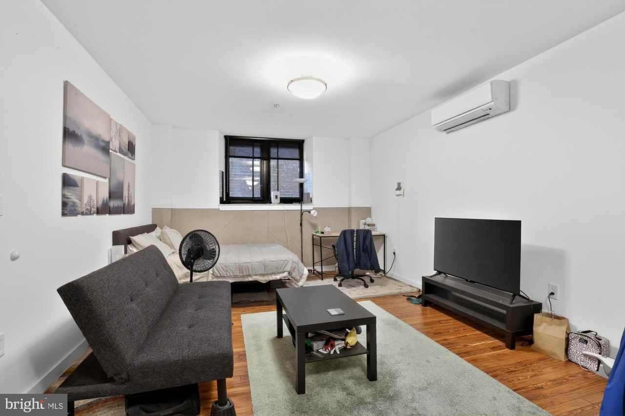 2321 Fitzwater St Apt 206 - Photo 3 of 30