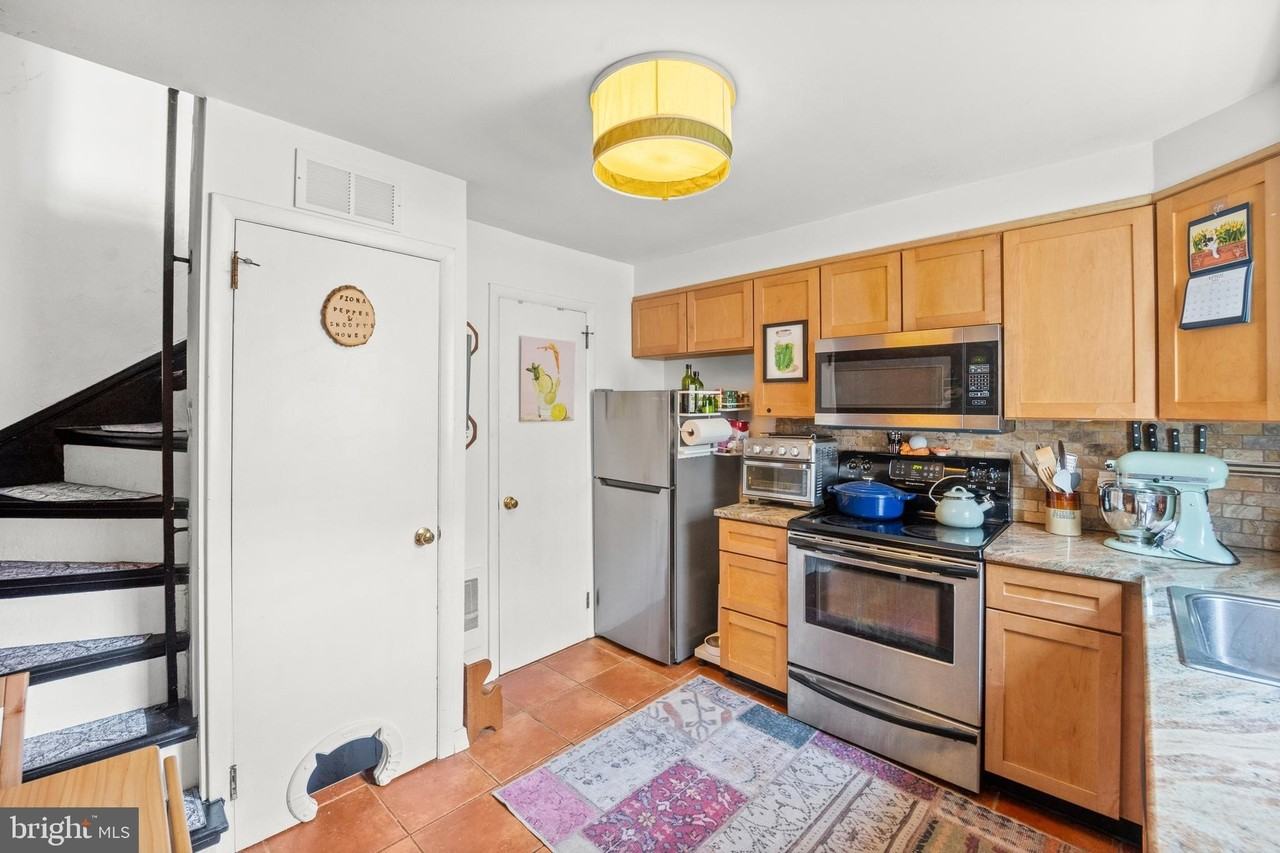 124 Catharine St Rear D - Photo 4 of 16