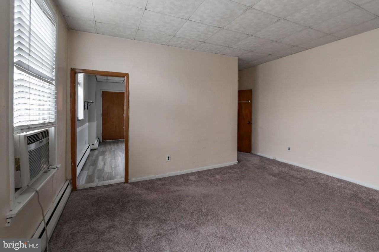 1325 W Porter St - Photo 4 of 17