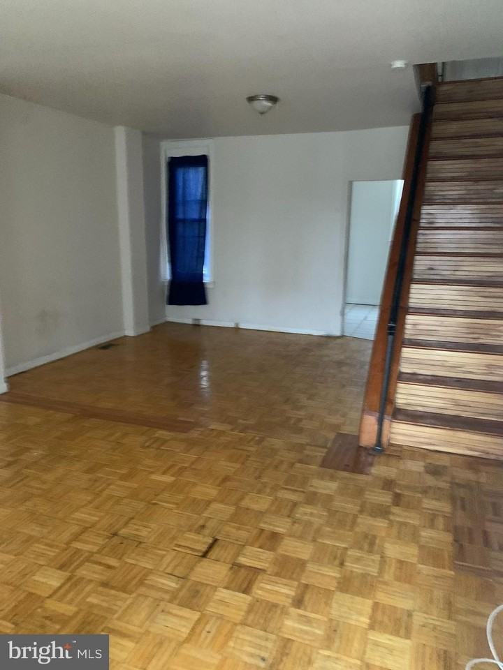 6239 N Woodstock St - Photo 4 of 4