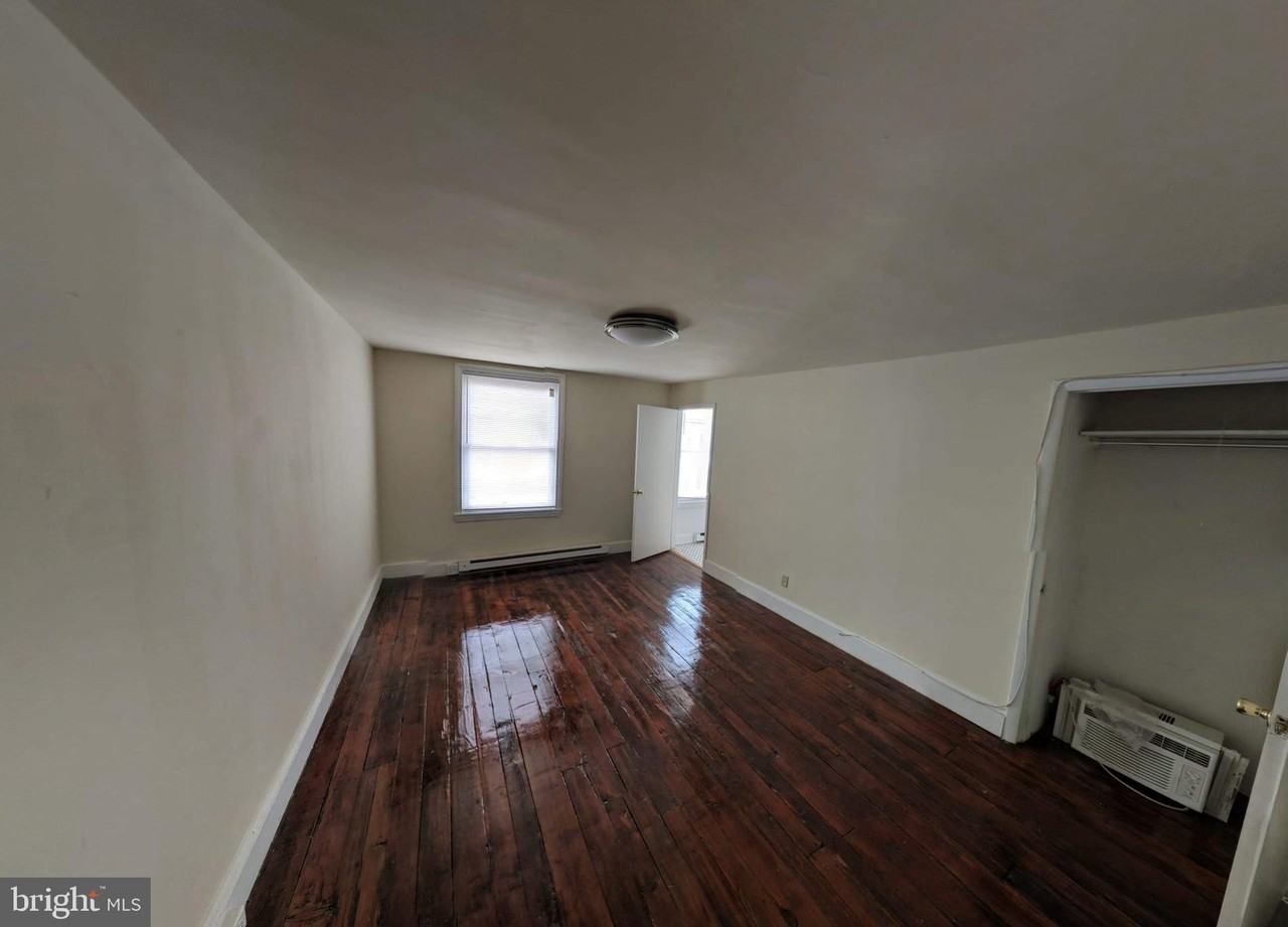 1728 Pine St #3F - Photo 2 of 8