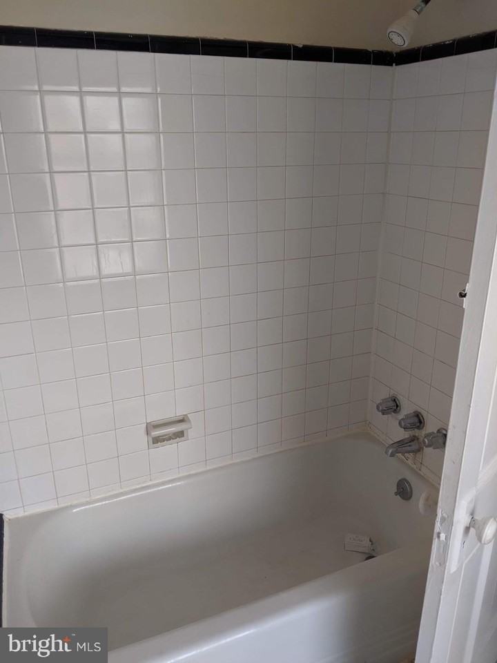 1728 Pine St #3F - Photo 3 of 8