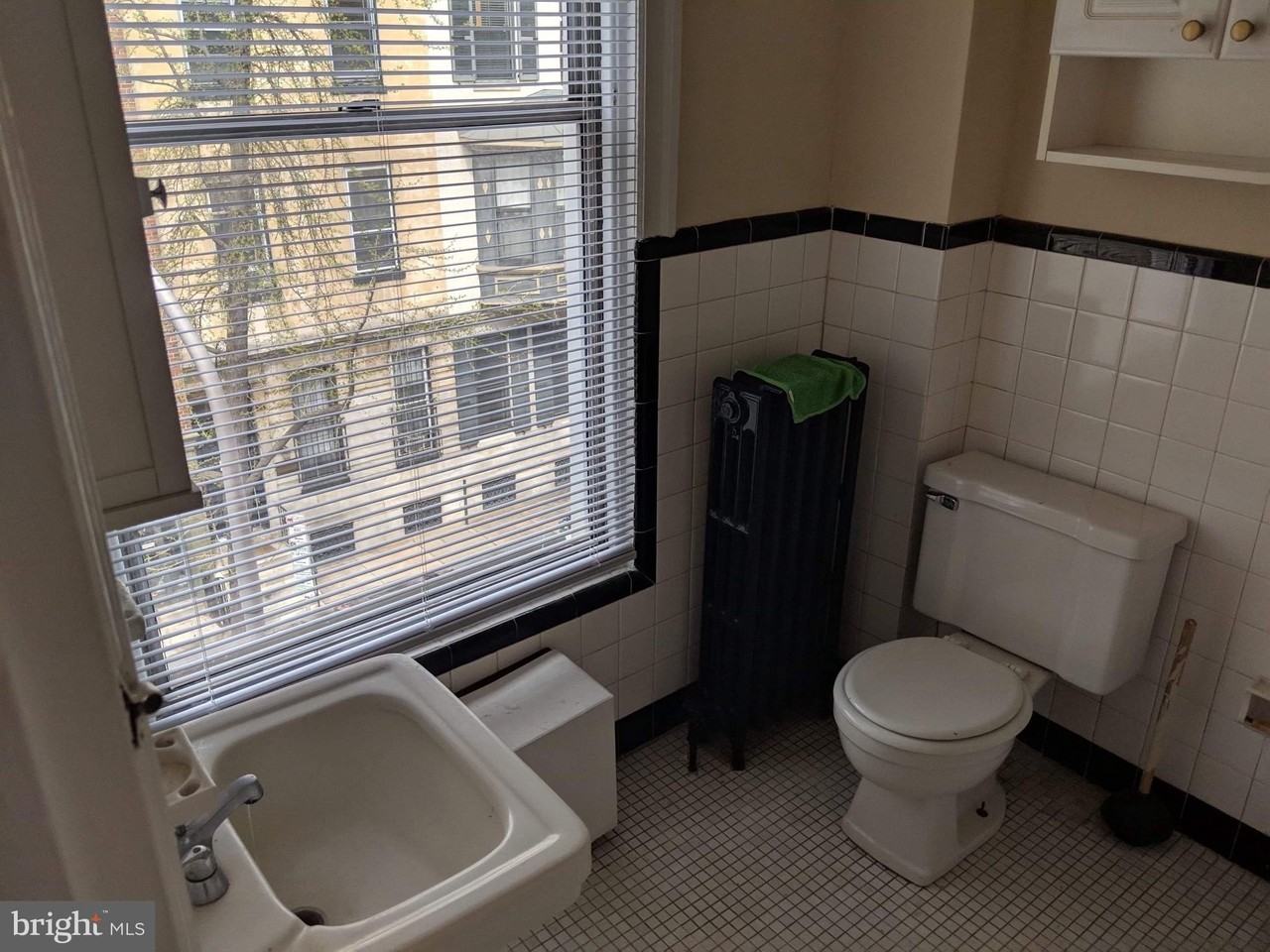 1728 Pine St #3F - Photo 6 of 8