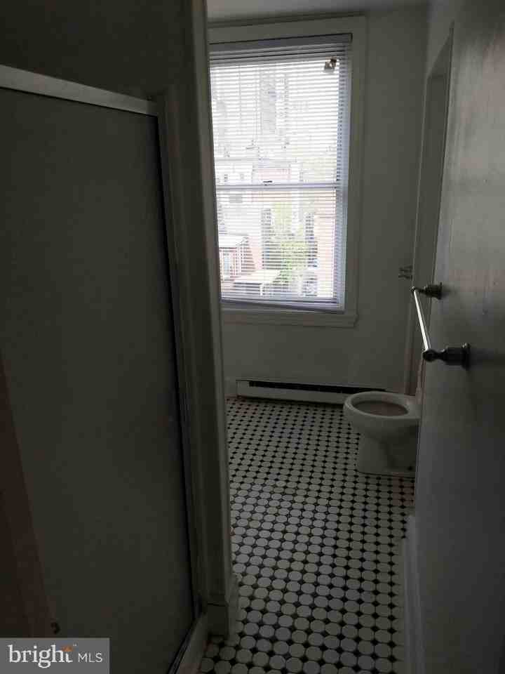 1728 Pine St #3F - Photo 7 of 8