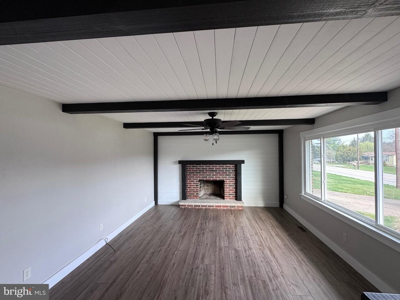 2674 Seven Valleys Rd - Photo 2 of 9