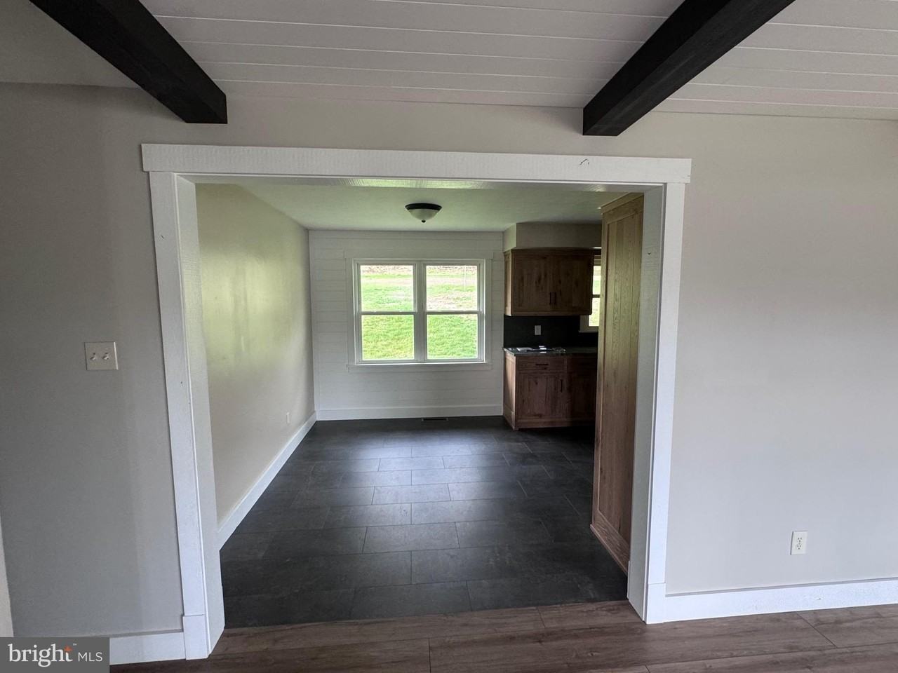 2674 Seven Valleys Rd - Photo 3 of 9