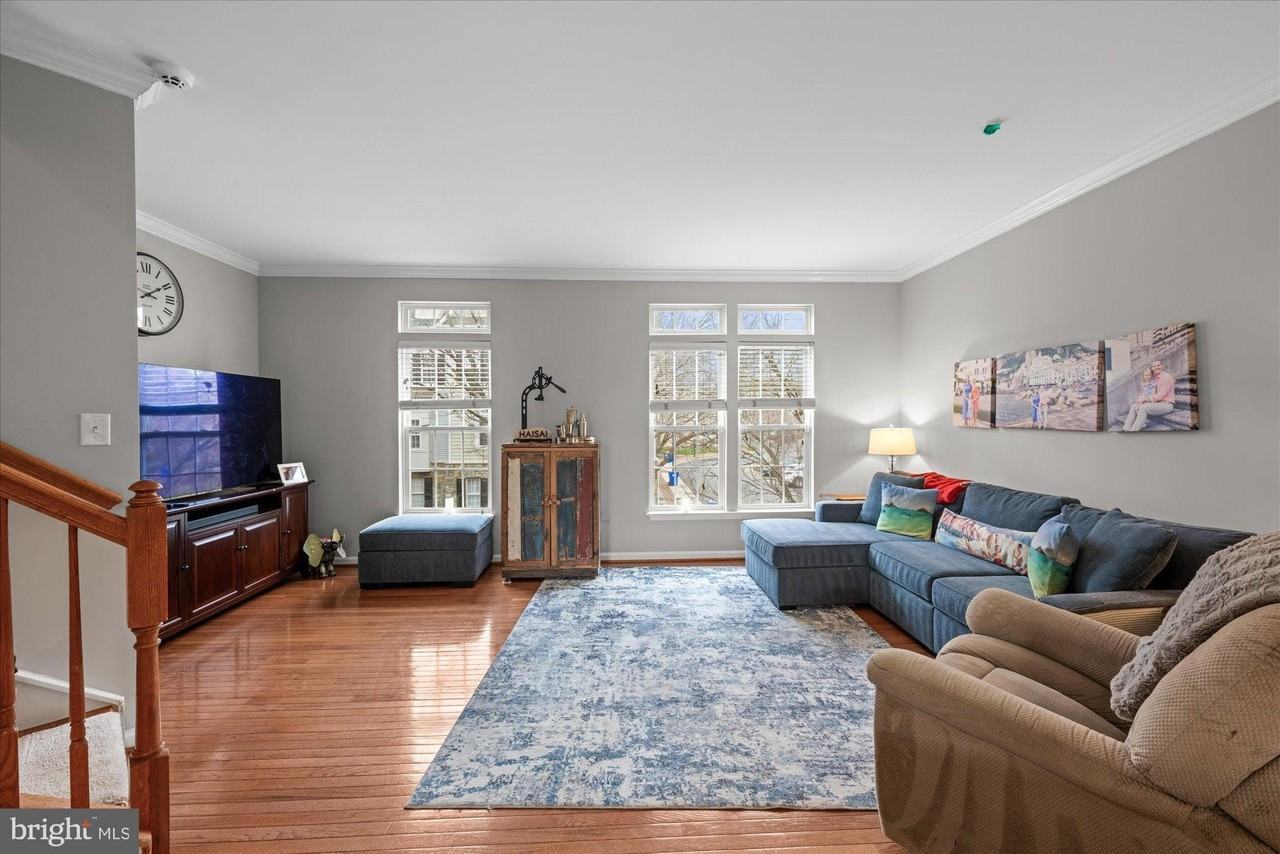 5076 Grimm Dr - Photo 2 of 50