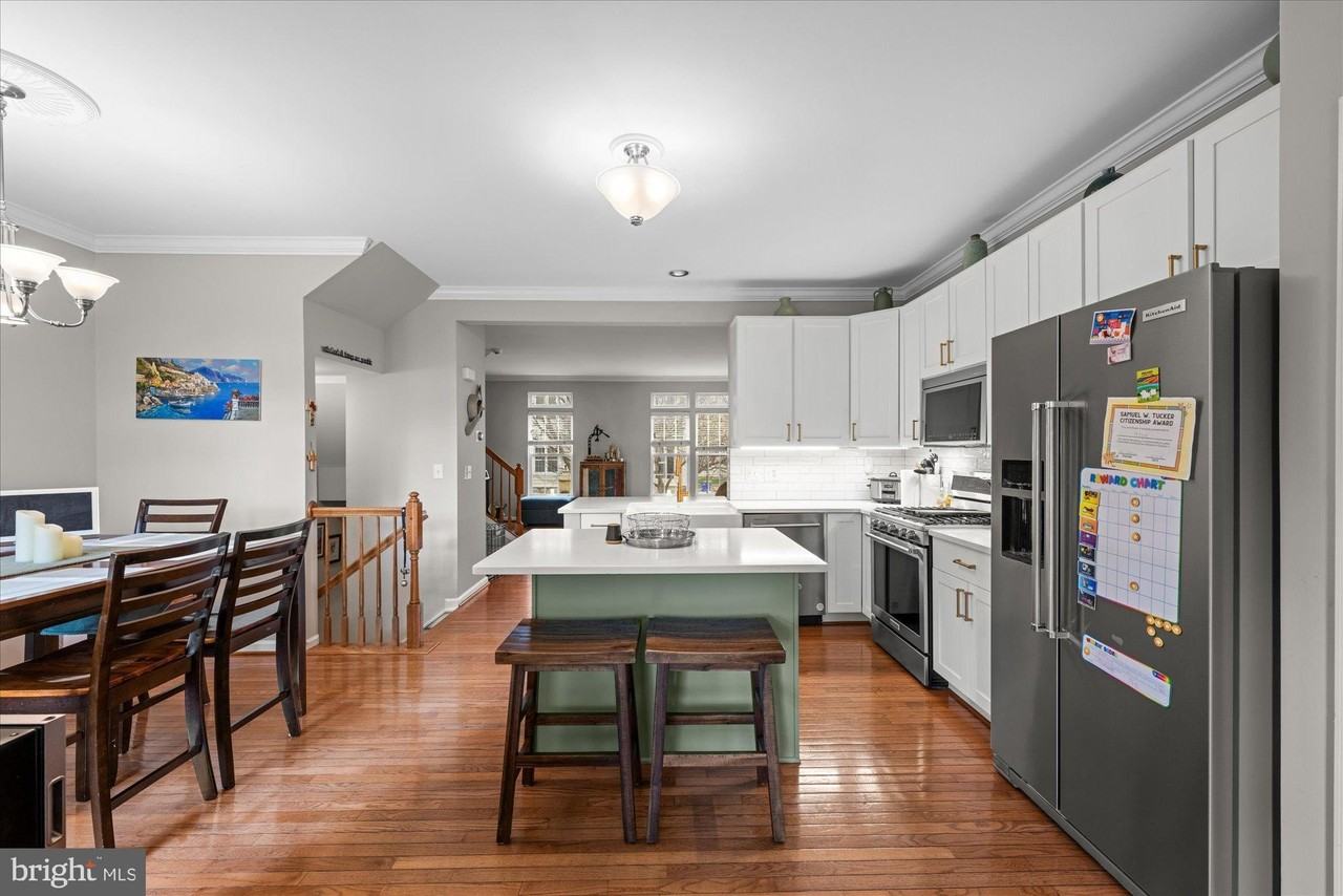 5076 Grimm Dr - Photo 7 of 50