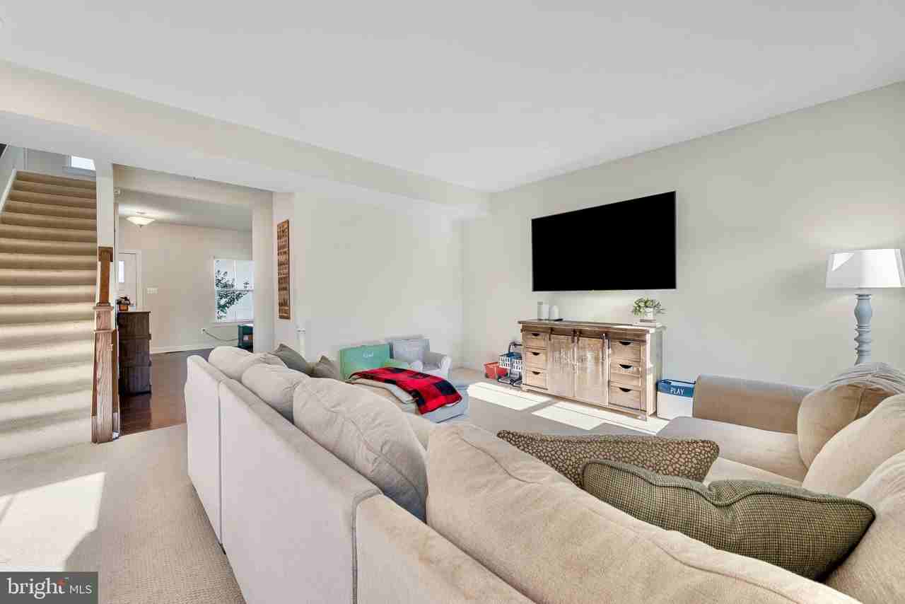 124 Emperor Dr - Photo 3 of 28