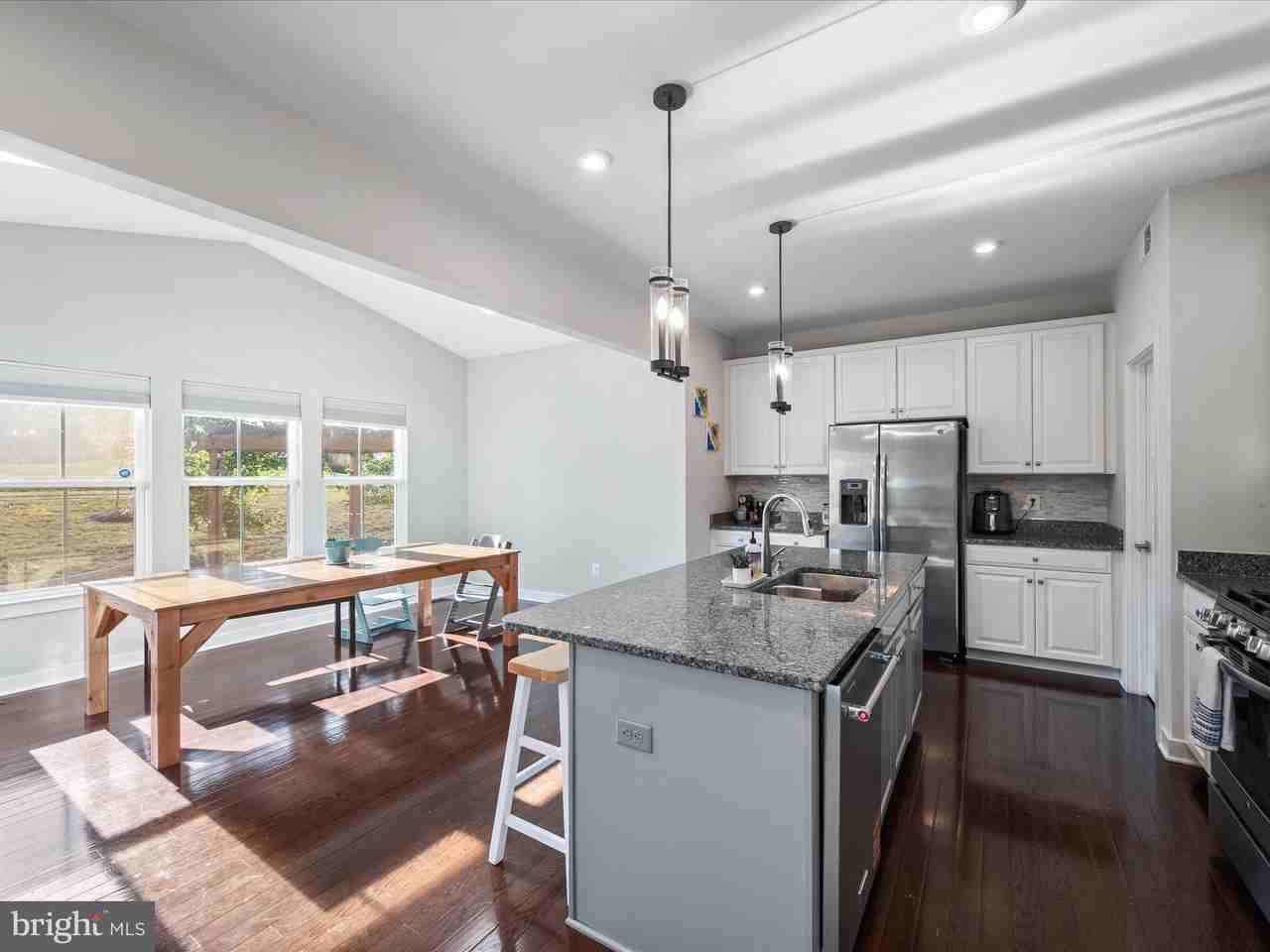 124 Emperor Dr - Photo 5 of 28