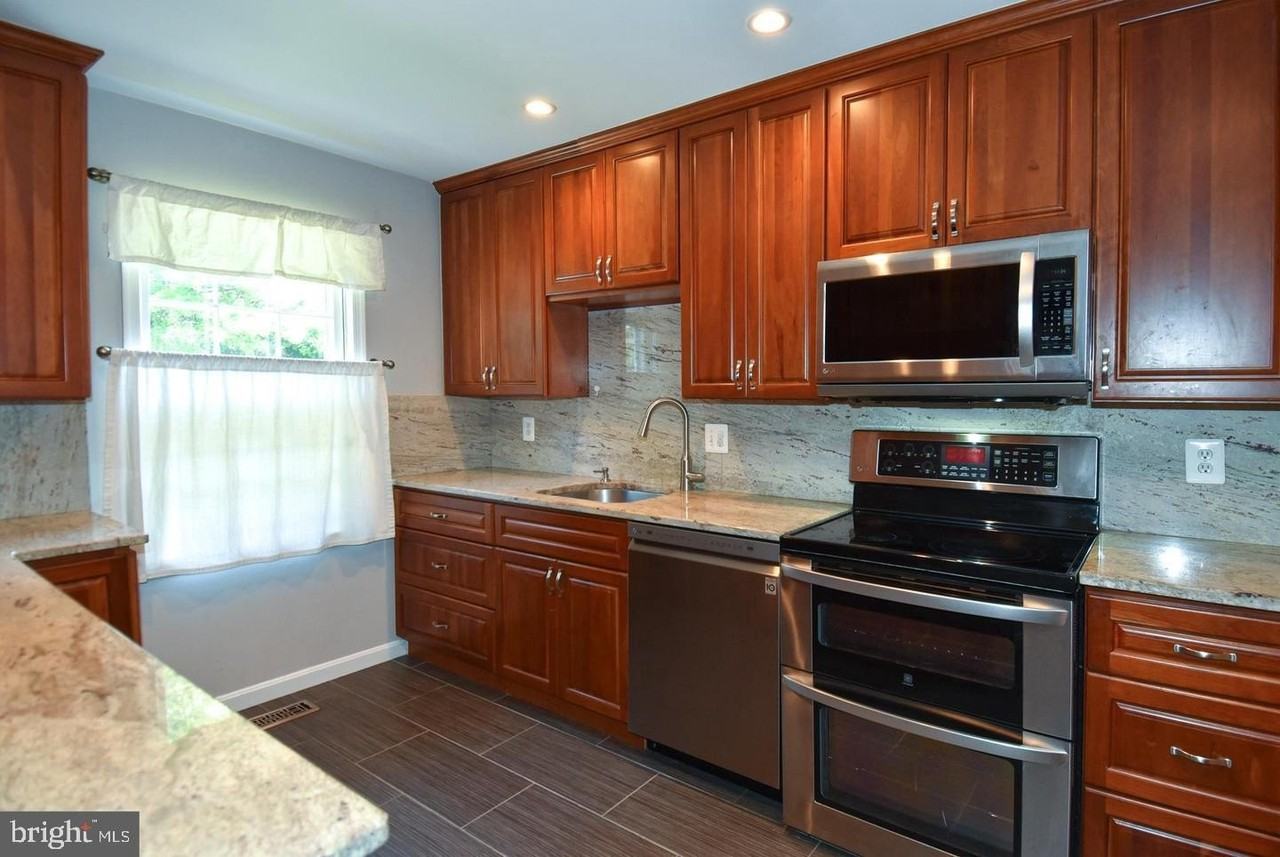 5920 Langton Dr - Photo 6 of 36