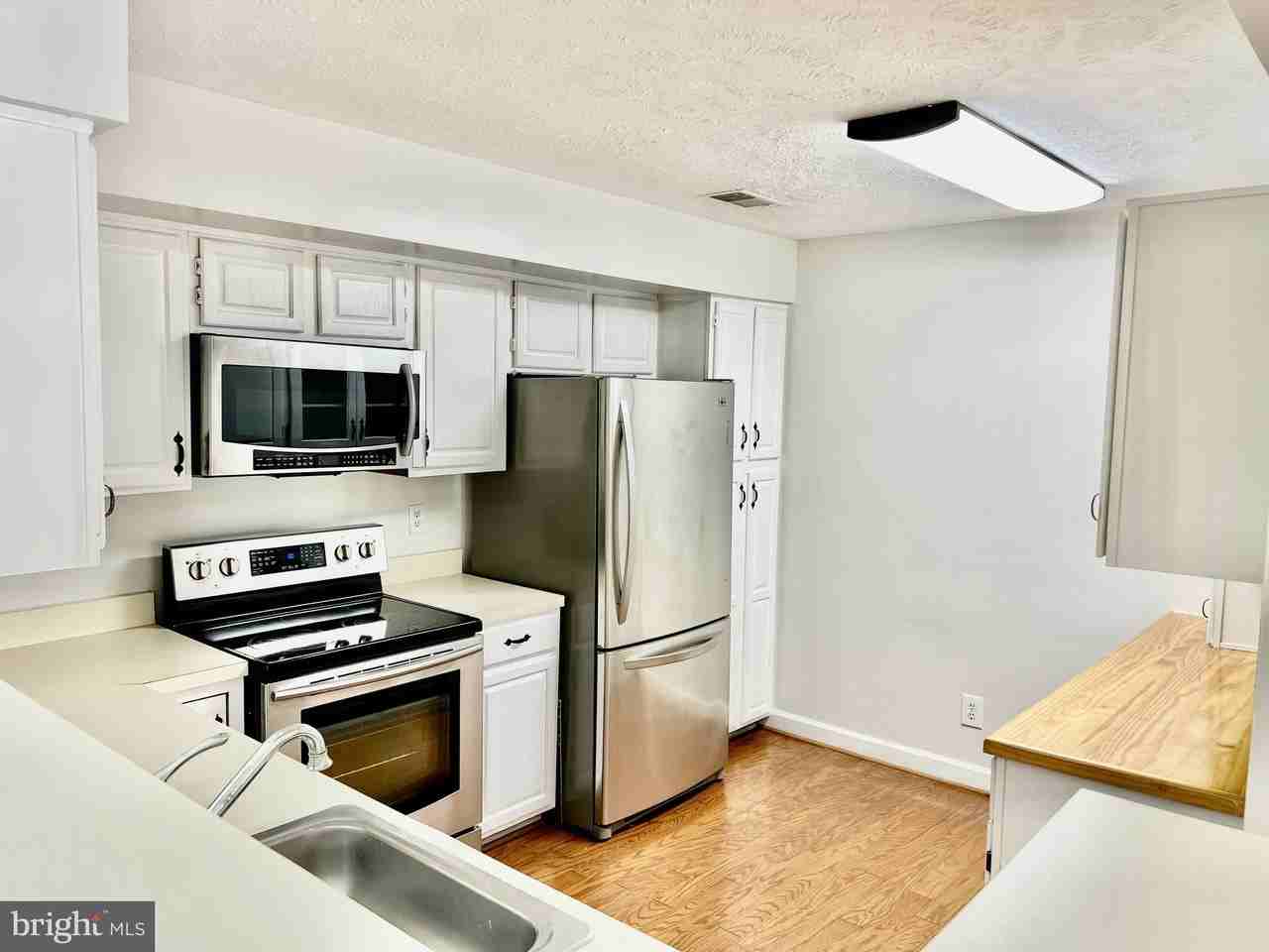 12002 Ridge Knoll Dr Apt 7 - Photo 2 of 14