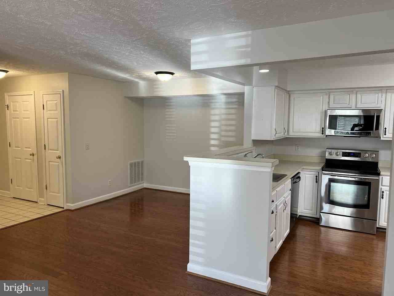 12002 Ridge Knoll Dr Apt 7 - Photo 4 of 14