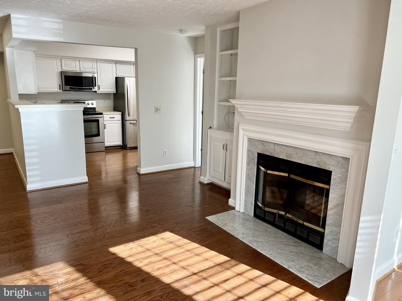 12002 Ridge Knoll Dr Apt 7 - Photo 5 of 14