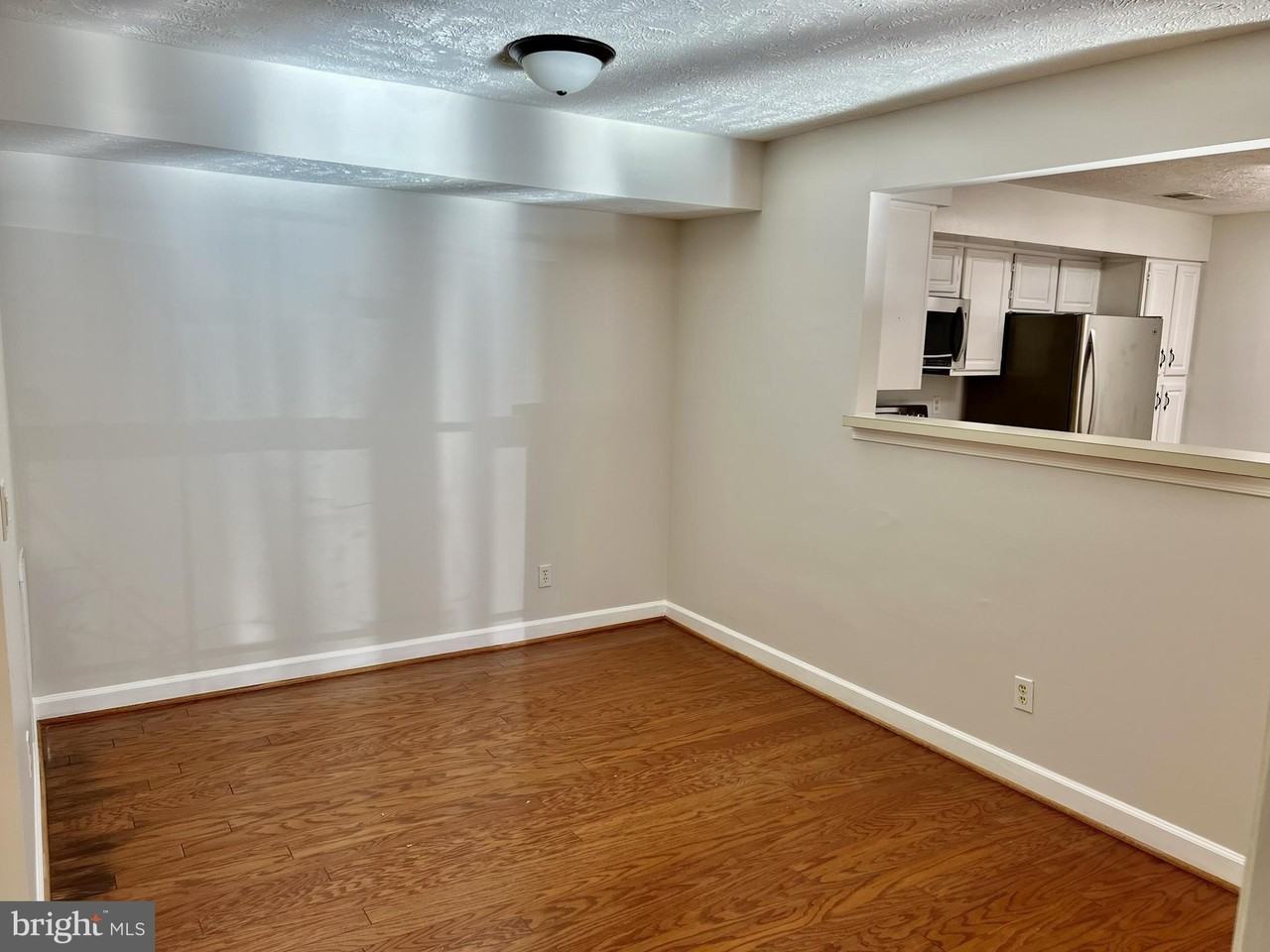 12002 Ridge Knoll Dr Apt 7 - Photo 6 of 14