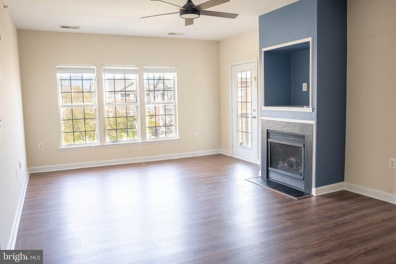 42480 Rockrose Sq Unit 303 - Photo 4 of 19