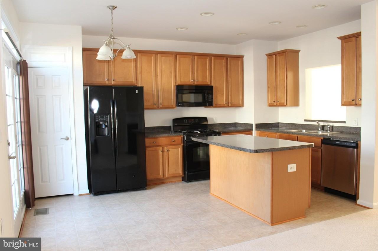 16382 Gangplank Ln - Photo 4 of 24