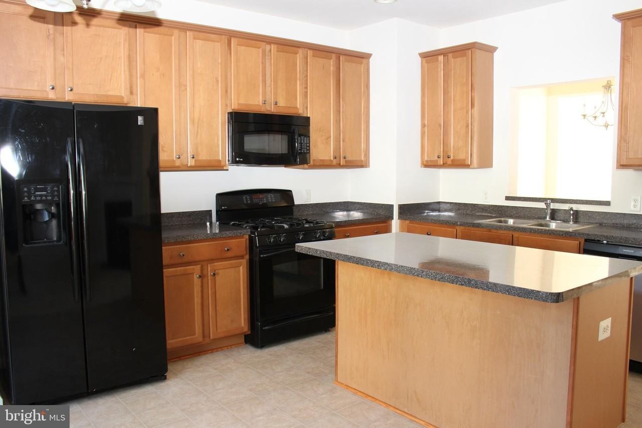 16382 Gangplank Ln - Photo 5 of 24