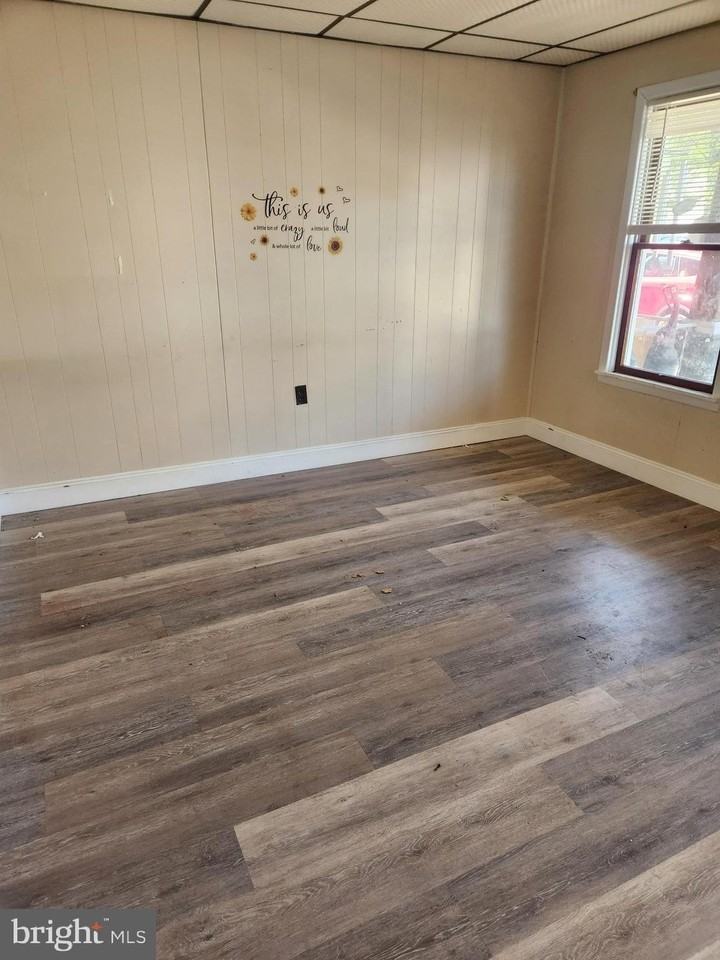 29 S F St - Photo 2 of 10