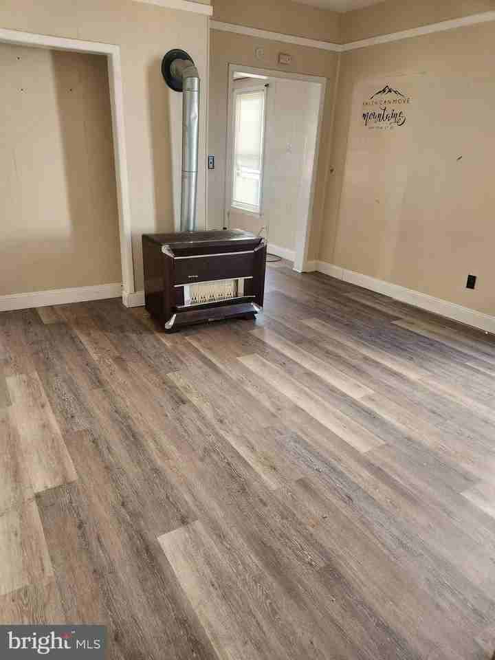 29 S F St - Photo 3 of 10