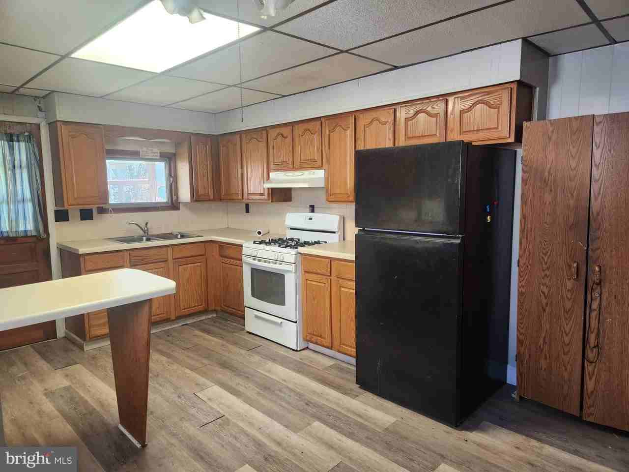 29 S F St - Photo 4 of 10