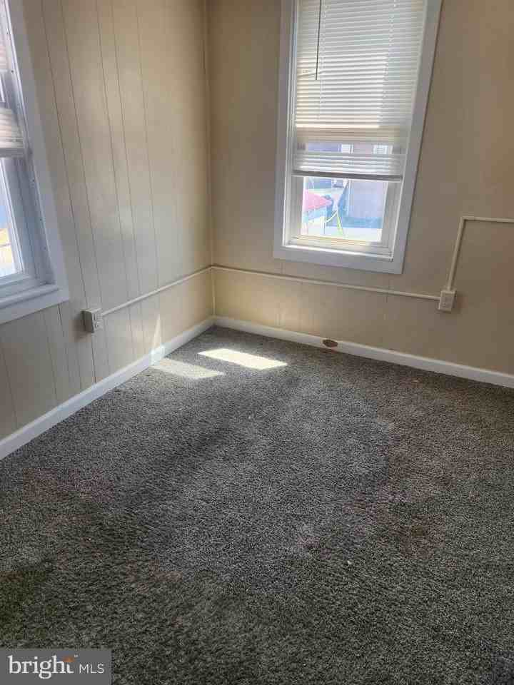 29 S F St - Photo 7 of 10