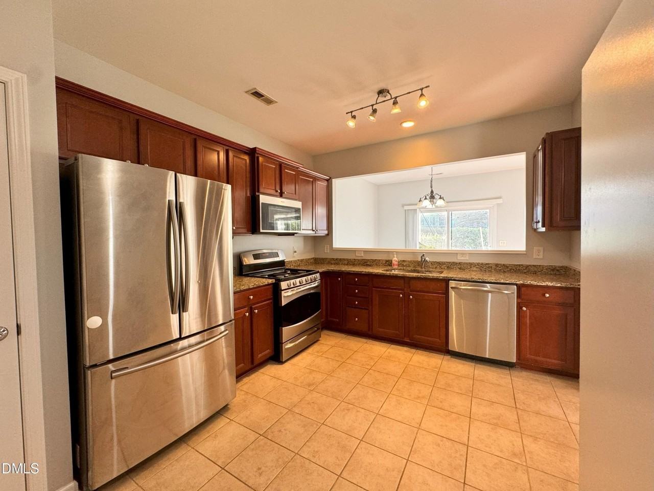 1304 Corwith Dr - Photo 3 of 41