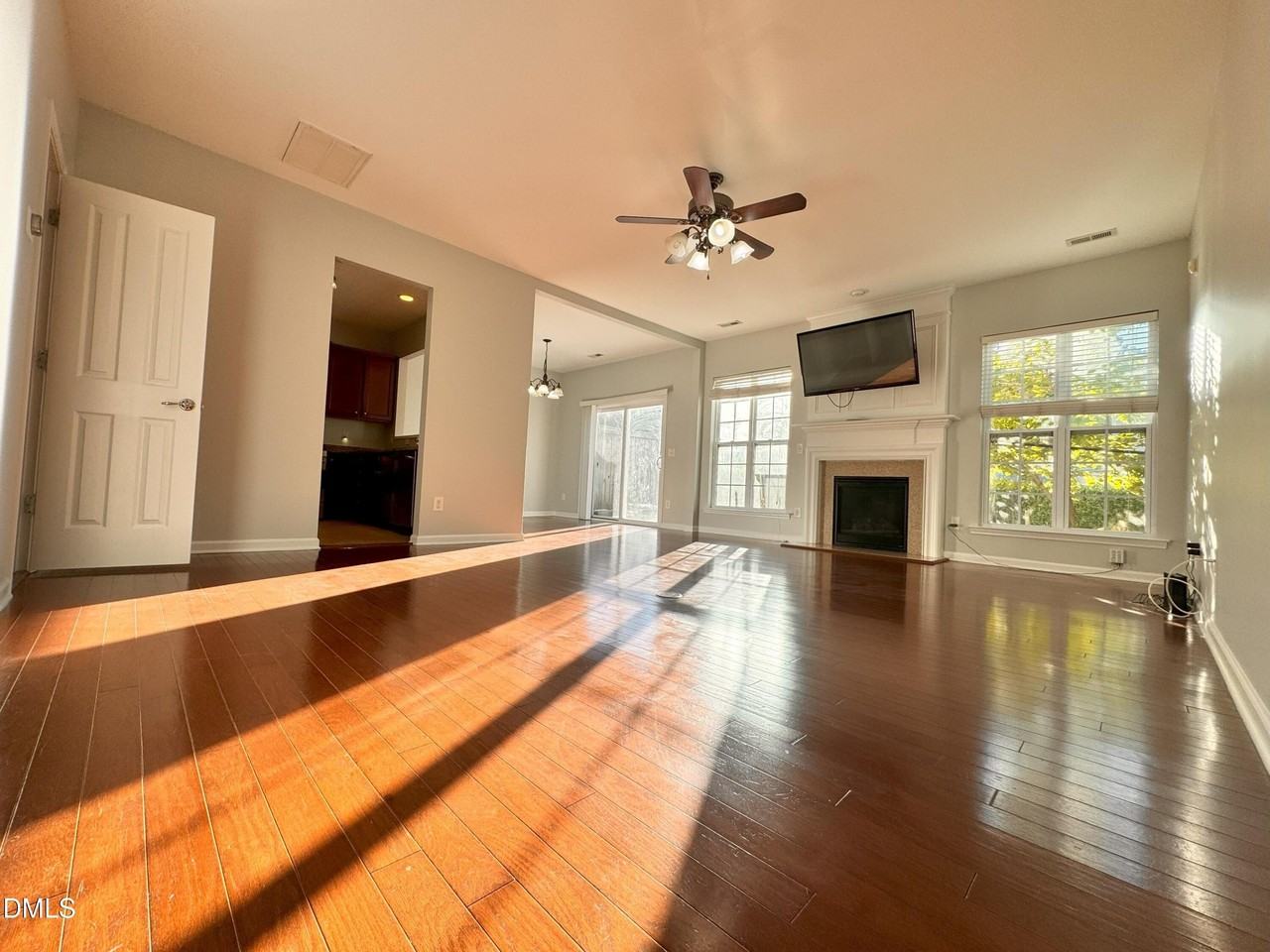 1304 Corwith Dr - Photo 7 of 41