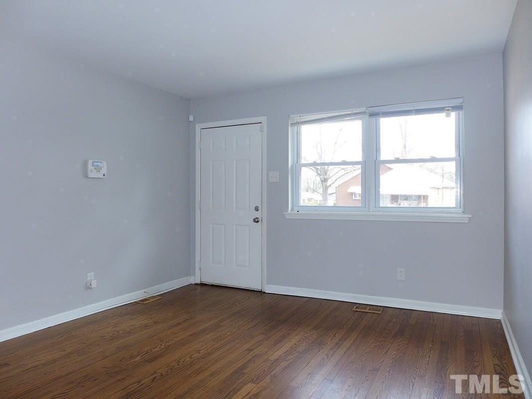 1411 Gearwood Ave - Photo 5 of 15