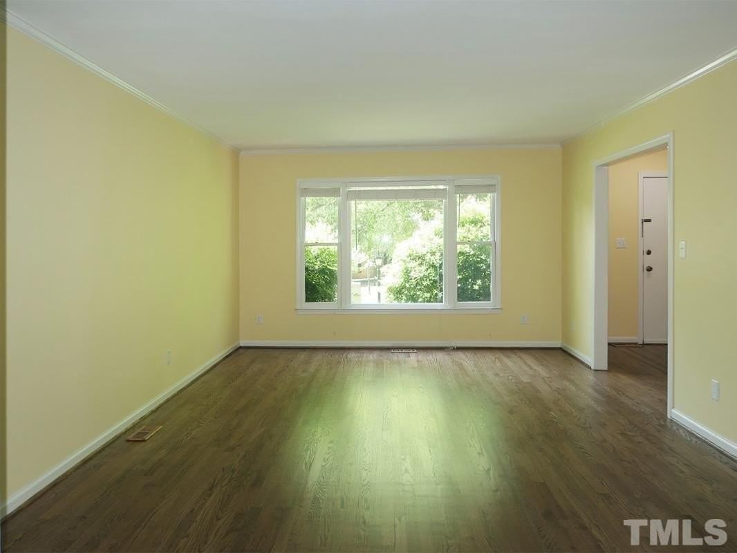 1515 E Franklin St Apt 31 - Photo 2 of 16