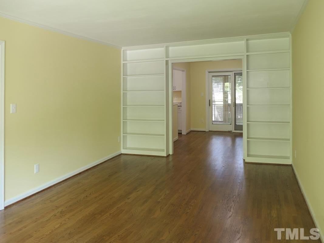 1515 E Franklin St Apt 31 - Photo 3 of 16