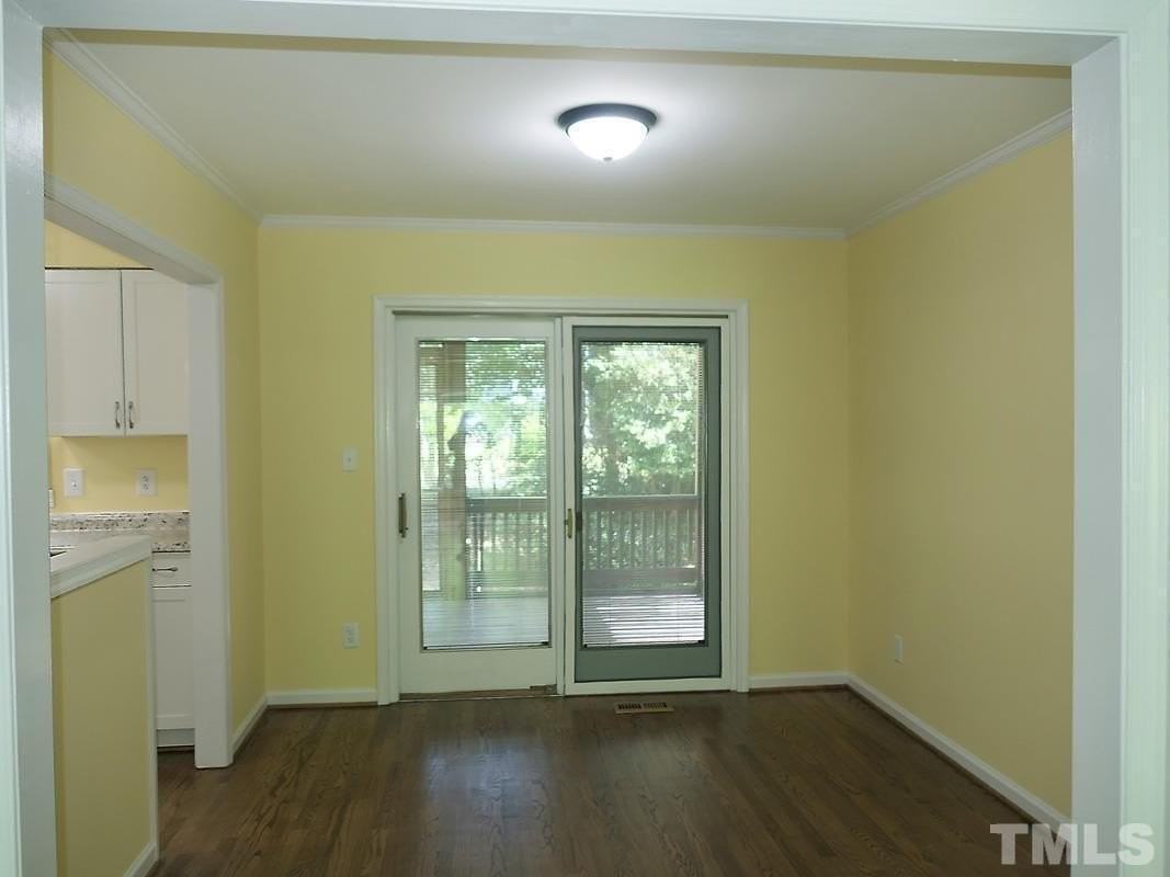 1515 E Franklin St Apt 31 - Photo 4 of 16