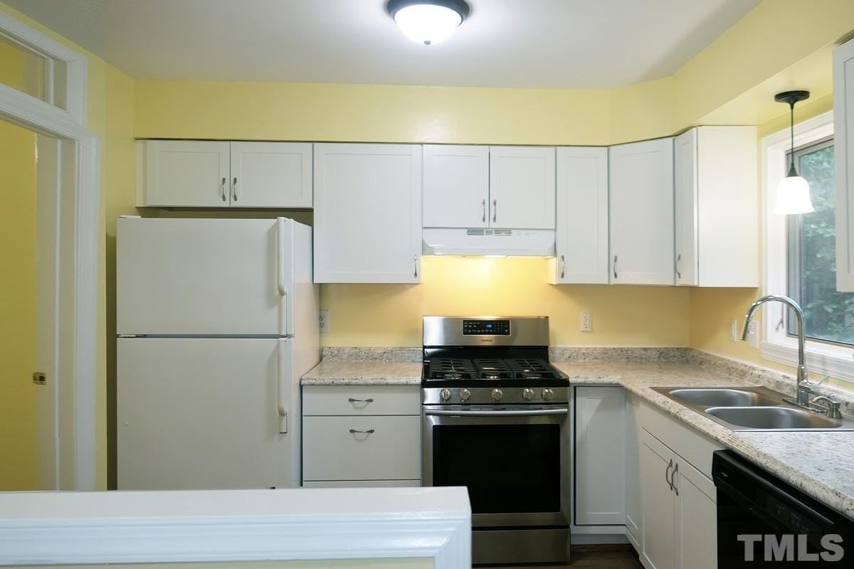 1515 E Franklin St Apt 31 - Photo 7 of 16