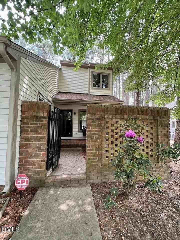 23 Bloomsbury Ct - Photo 2 of 24