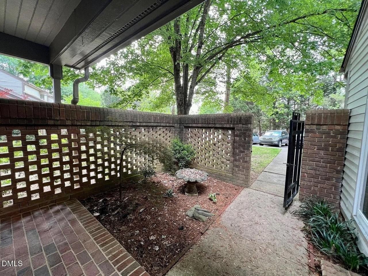 23 Bloomsbury Ct - Photo 3 of 24