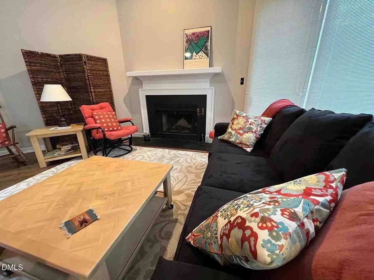 23 Bloomsbury Ct - Photo 4 of 24