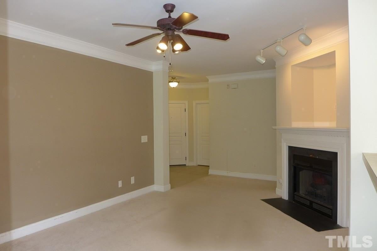 922 Providence Glen Dr - Photo 4 of 17