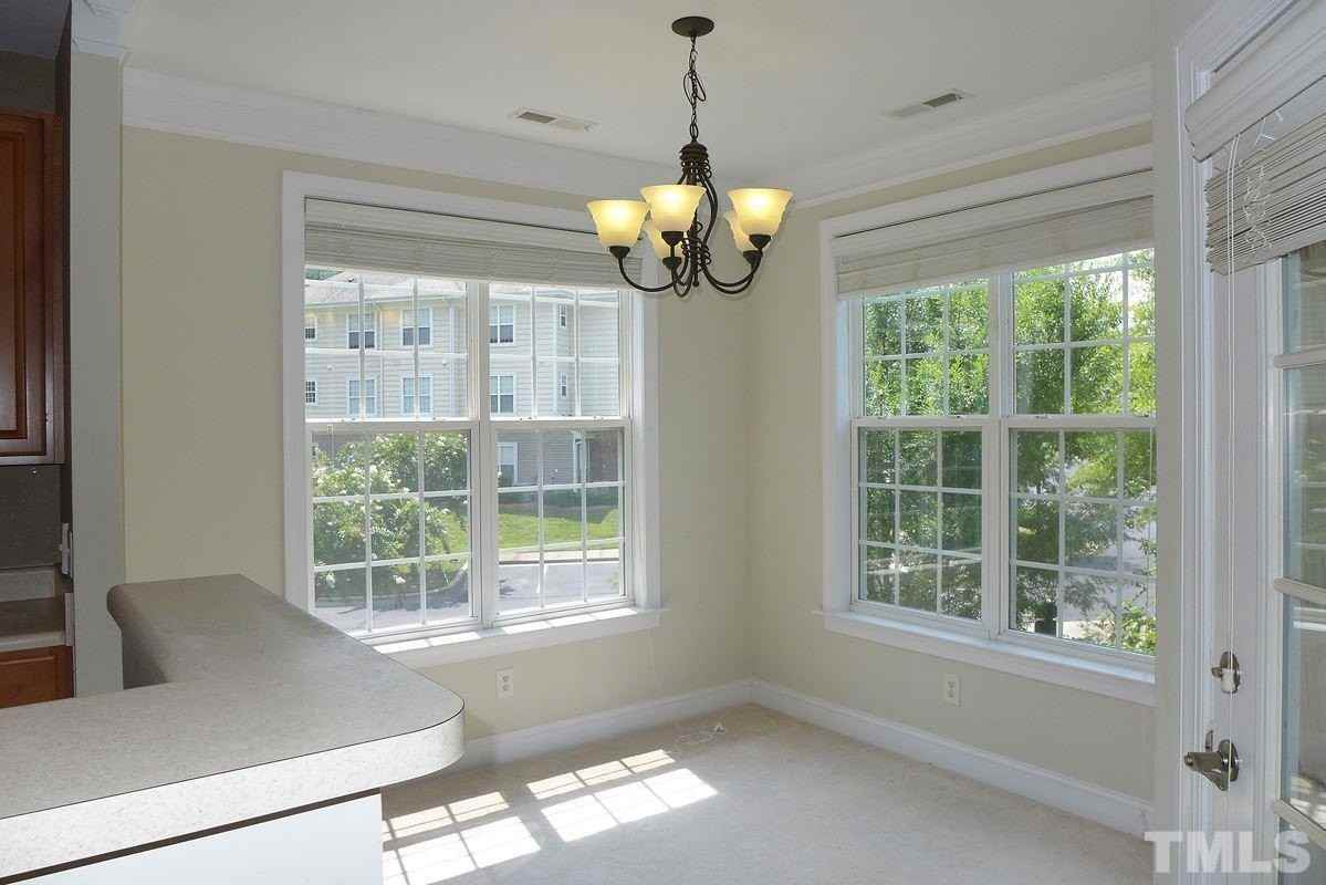 922 Providence Glen Dr - Photo 5 of 17