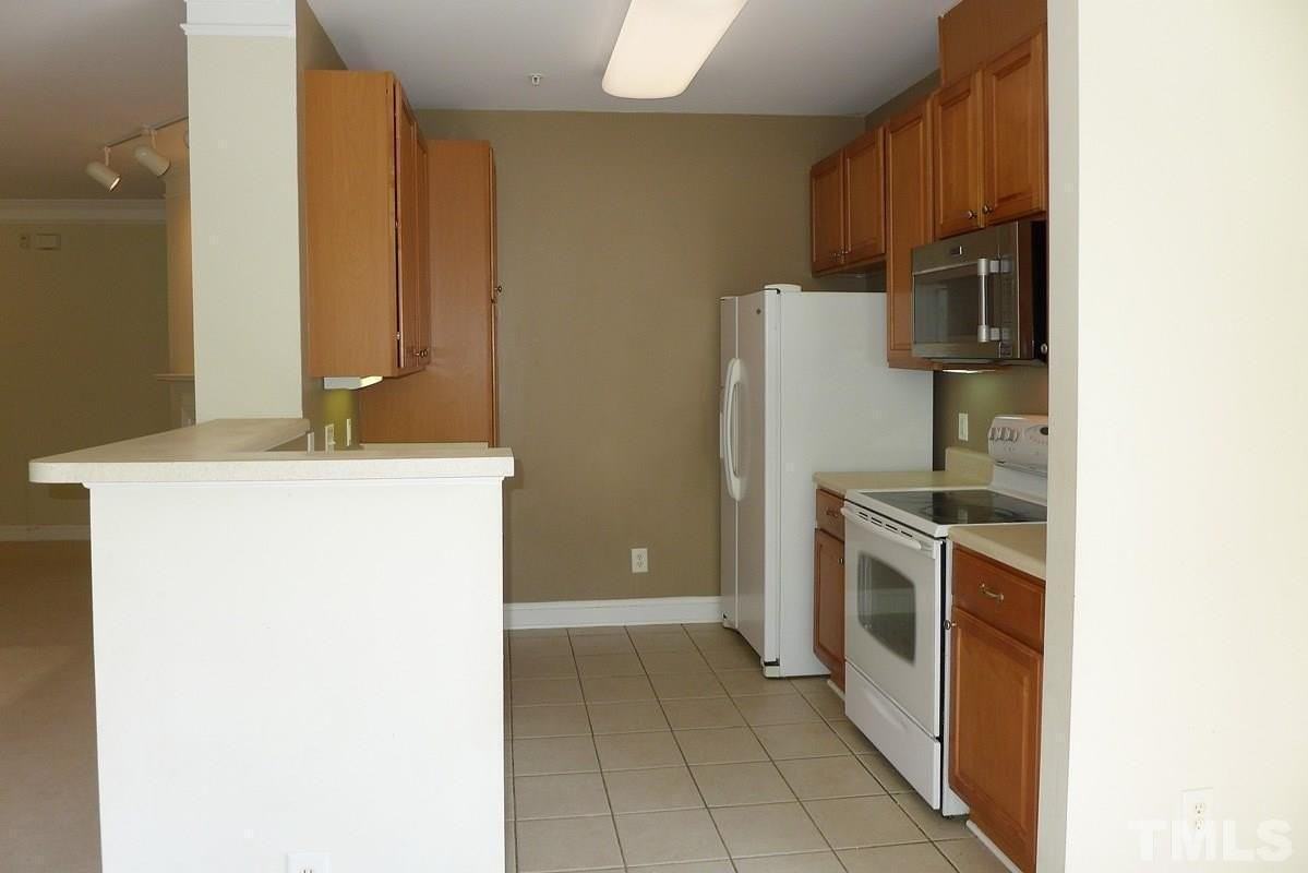 922 Providence Glen Dr - Photo 6 of 17