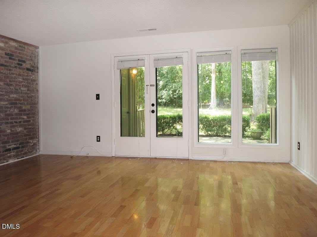 802 Oak Tree Dr - Photo 2 of 14