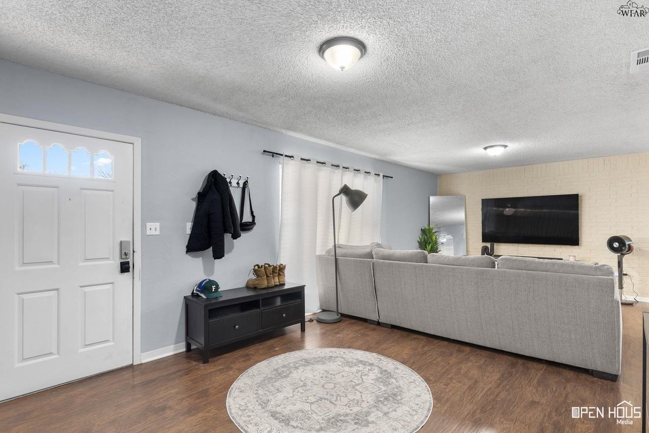 2810 Fleming Rd - Photo 2 of 30