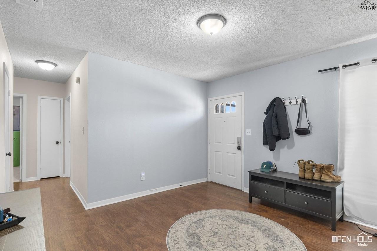 2810 Fleming Rd - Photo 3 of 30