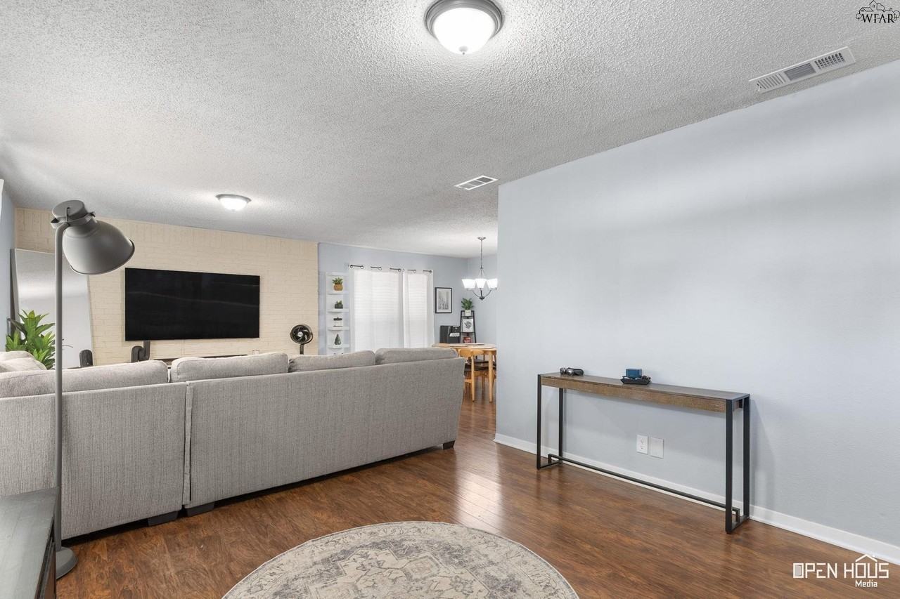 2810 Fleming Rd - Photo 4 of 30