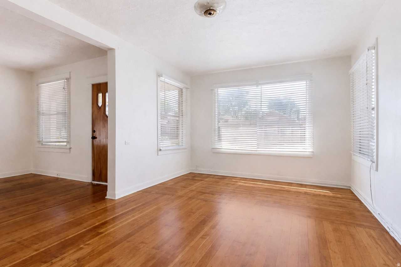 761 E Browning Ave - Photo 3 of 20