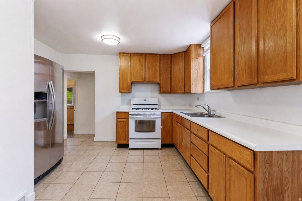 761 E Browning Ave - Photo 7 of 20