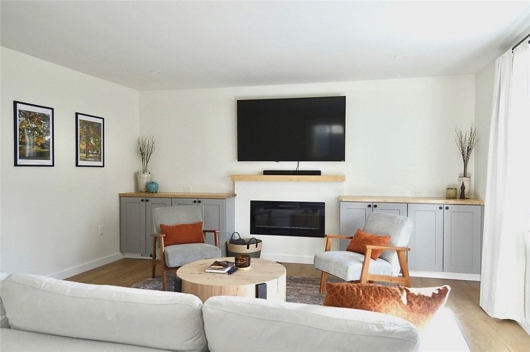 422 Avery St - Photo 2 of 18