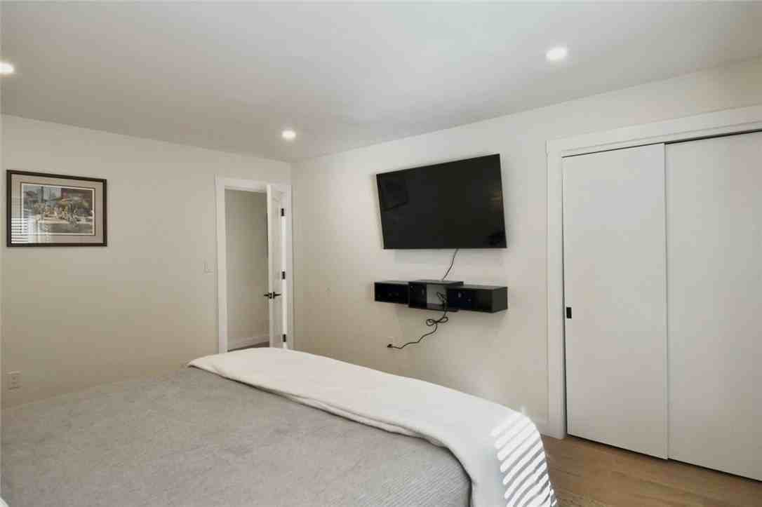 422 Avery St - Photo 6 of 18