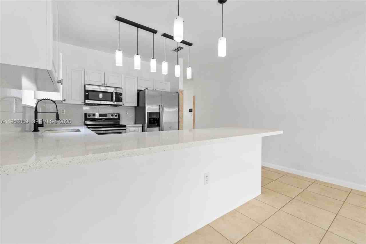 18348 Southwest 139th Place - Photo 4 of 38