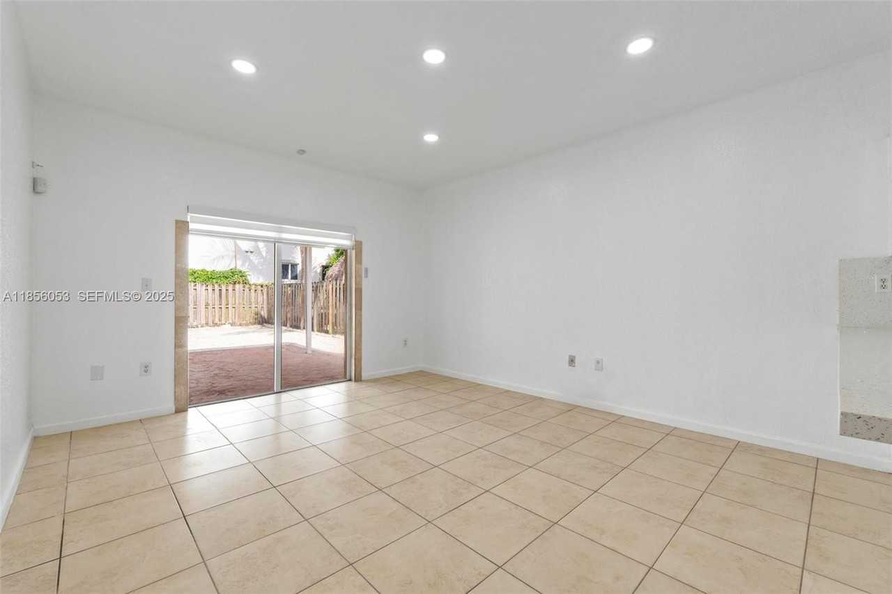 18348 Southwest 139th Place - Photo 5 of 38