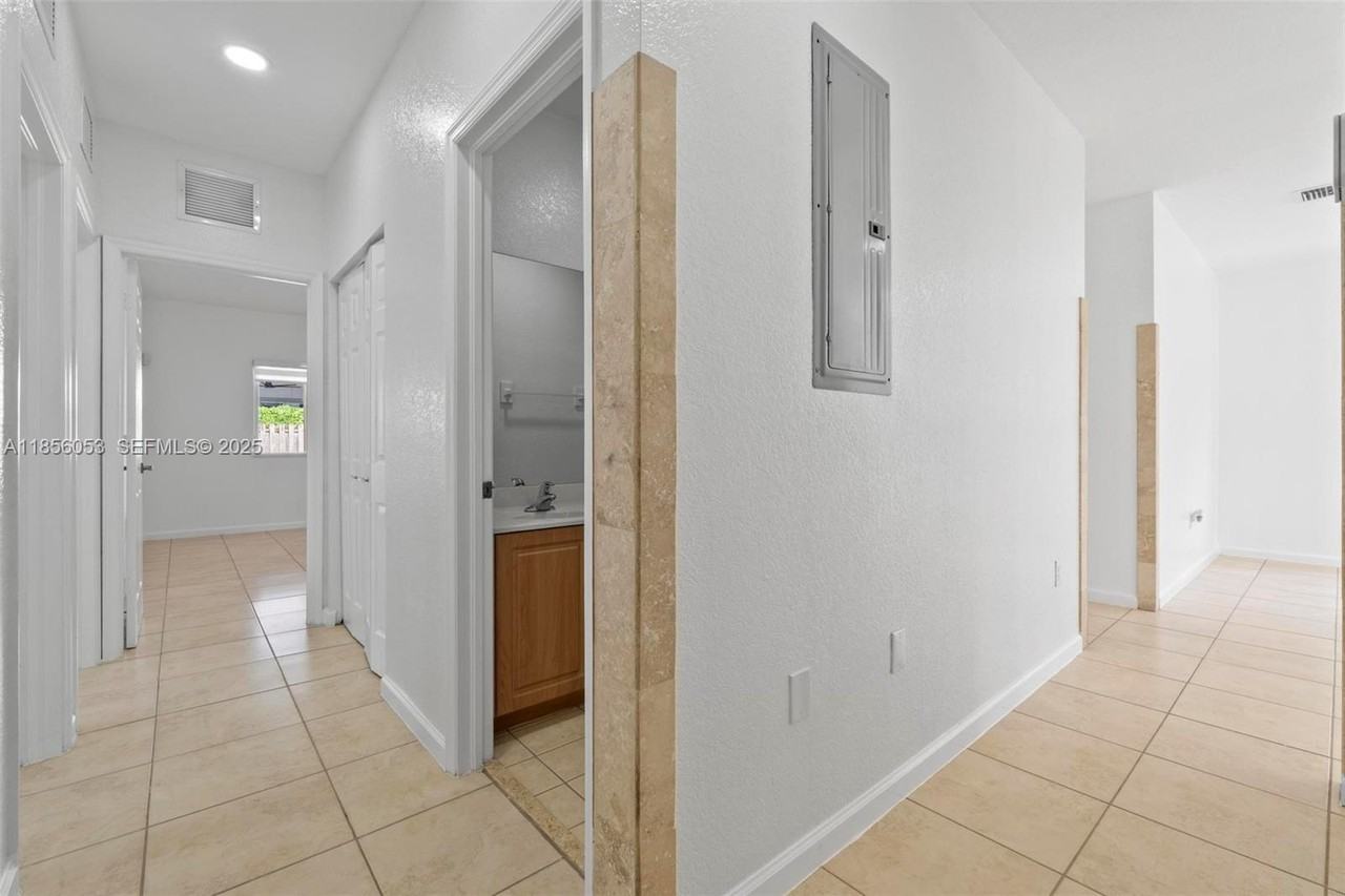 18348 Southwest 139th Place - Photo 6 of 38